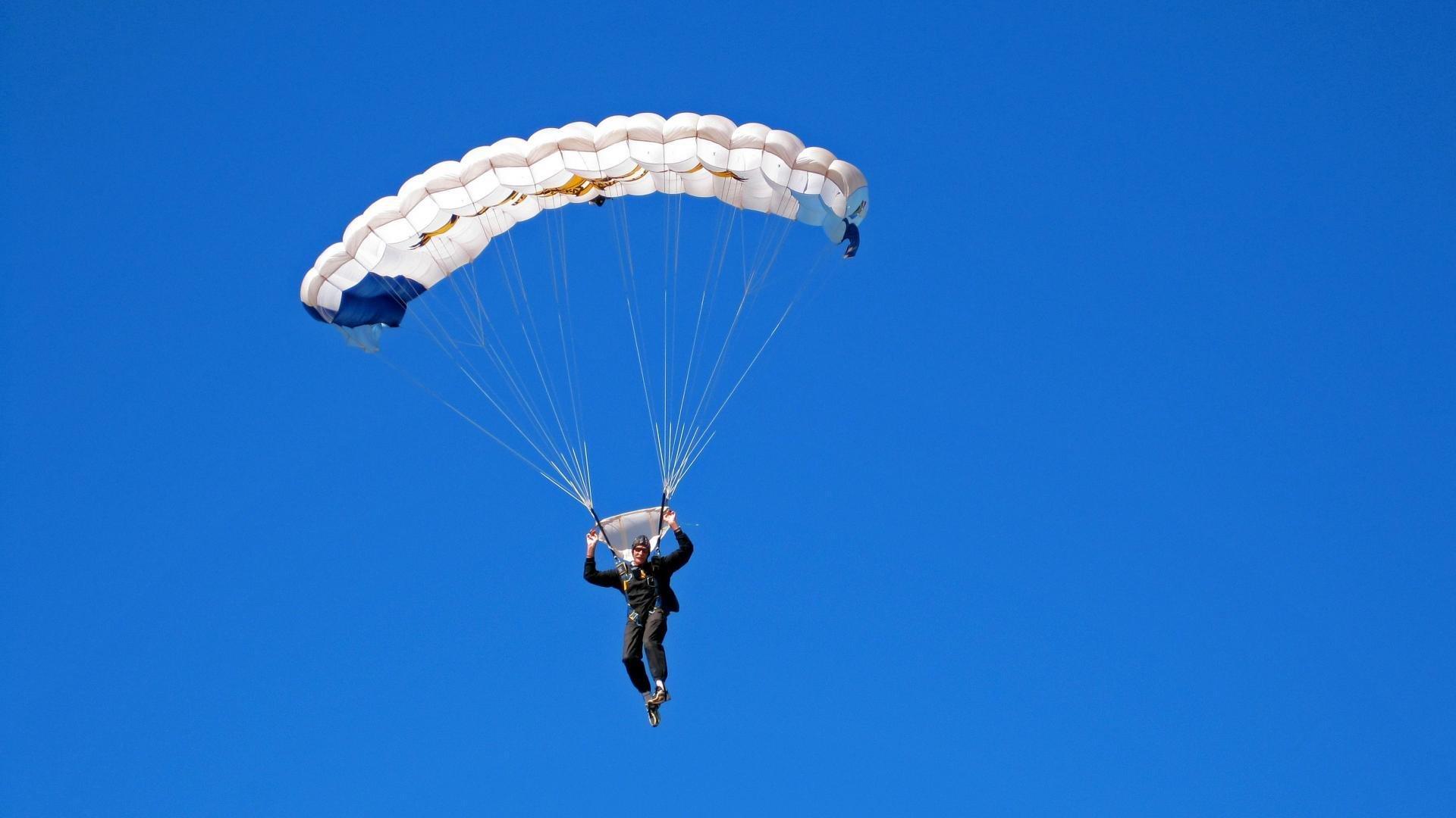 滑板运动风靡全球，年轻选手闪耀国际赛场